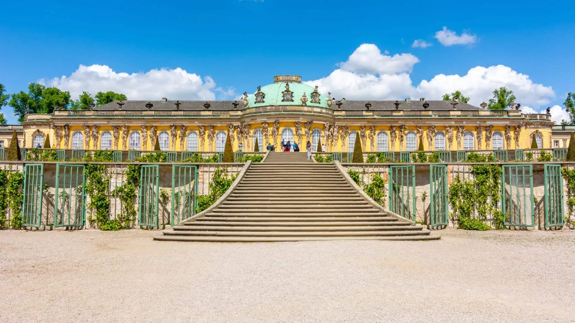 Schloss Sanssouci in Potsdam - Wahrzeichen der Kulturlandschaft